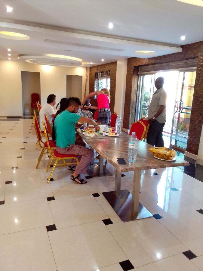 Royal Park Hotel Jinja Esterno foto