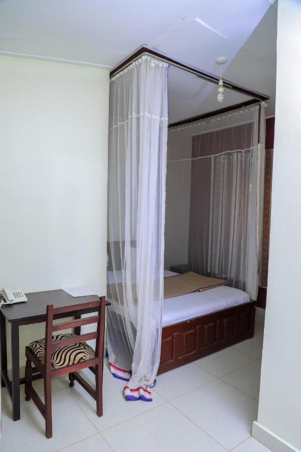 Royal Park Hotel Jinja Esterno foto