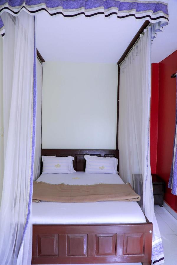 Royal Park Hotel Jinja Esterno foto