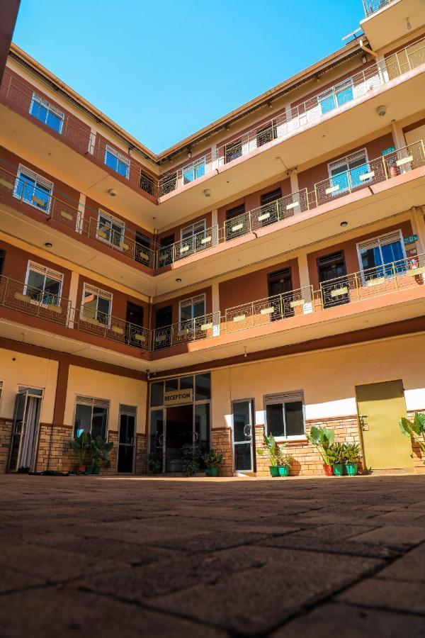 Royal Park Hotel Jinja Esterno foto