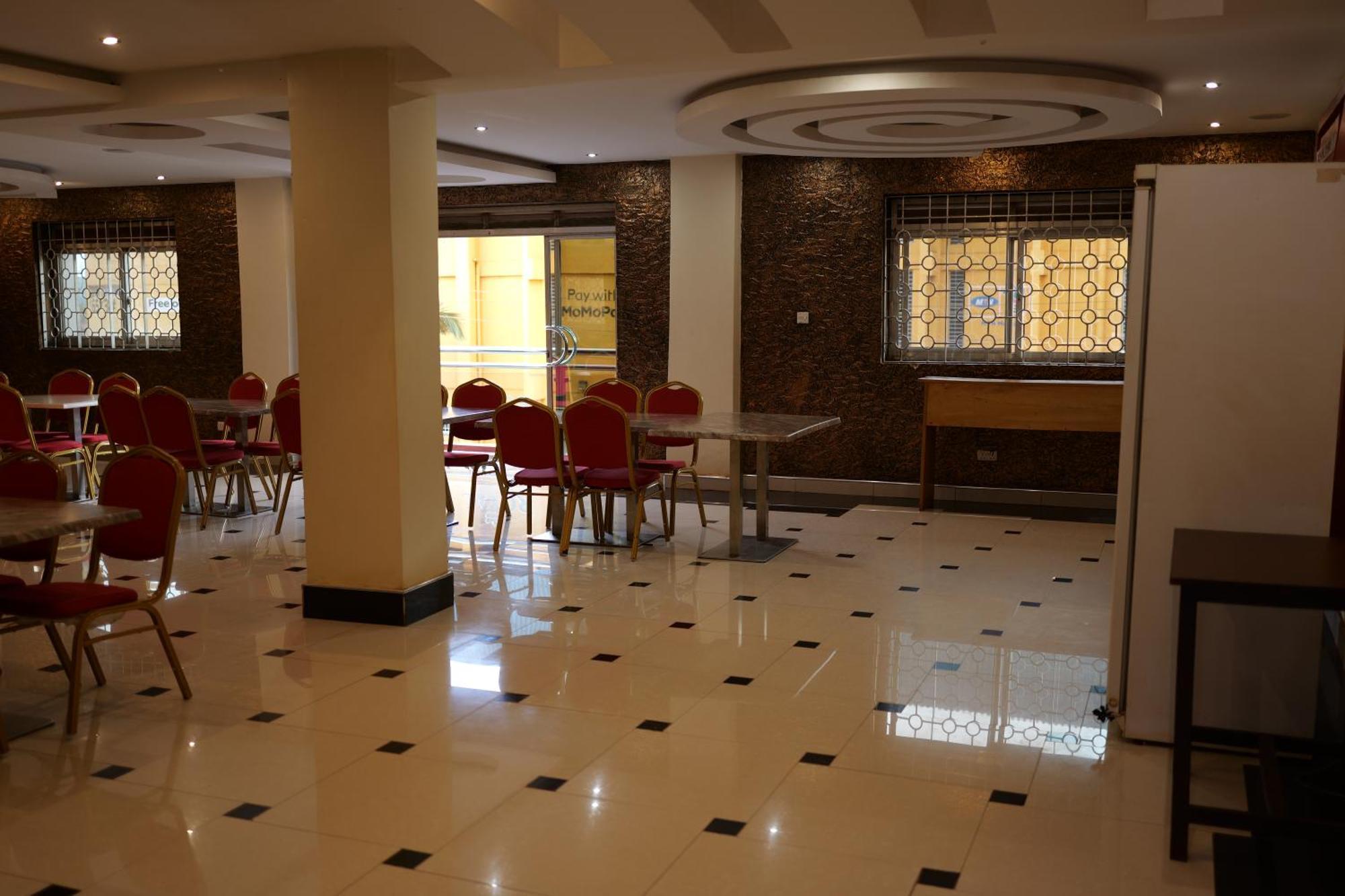 Royal Park Hotel Jinja Esterno foto